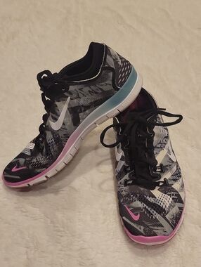 Women's Nike Free Tr Fit 4 Size 8